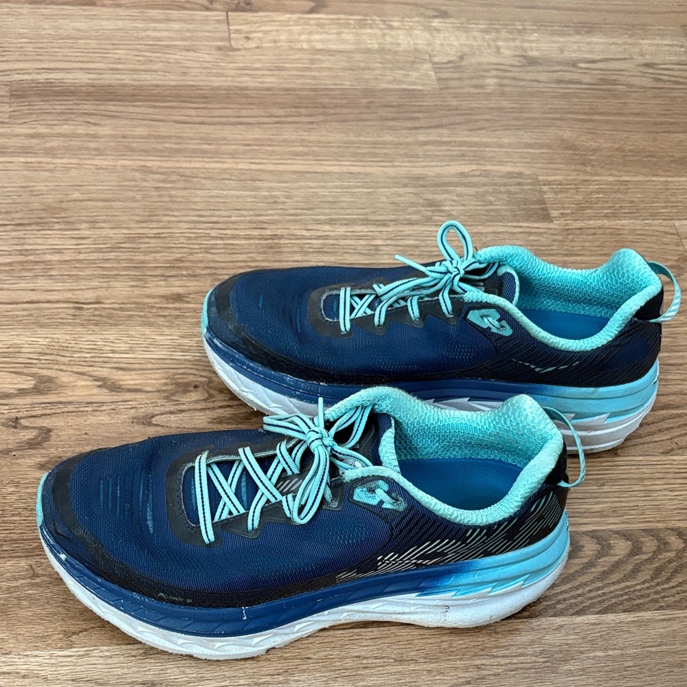 Hoka women’s Bondi 5